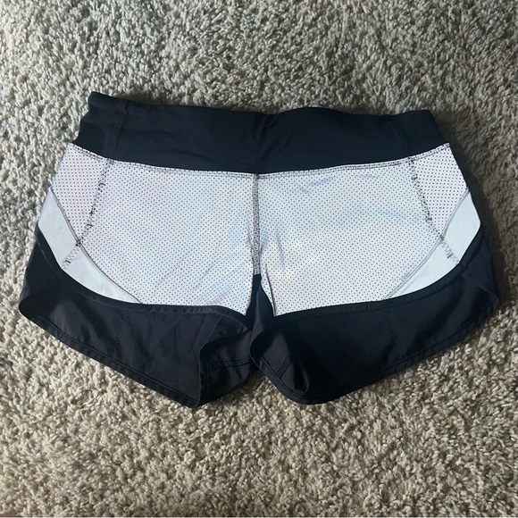lululemon speed up shorts 2.5" inseam unlined - Picture 3 of 6